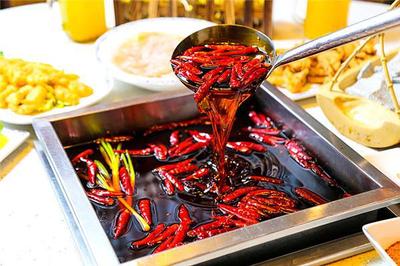 聞名重慶的(de)火(huǒ)鍋店(diàn) 是(shì)否有(yǒu)你(nǐ)的(de)心頭白(bái)月(yuè)光(guāng)?