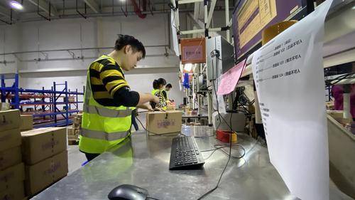 應戰雙十一(yī),重慶首個(gè)退貨中心倉讓進口商品也(yě)能(néng)放(fàng)心退